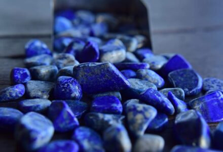 Tout Savoir sur les Pierres Naturelles et Minéraux savoir lapis lazuli