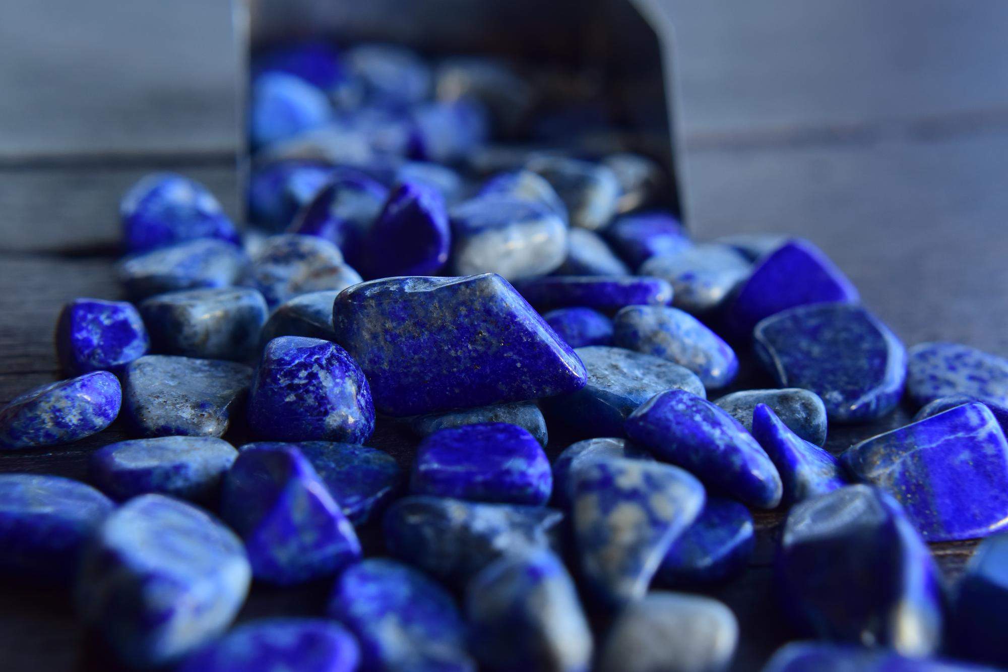 Histoire et Symbolisme du Lapis-lazuli : Une Pierre Millénaire savoir lapis lazuli
