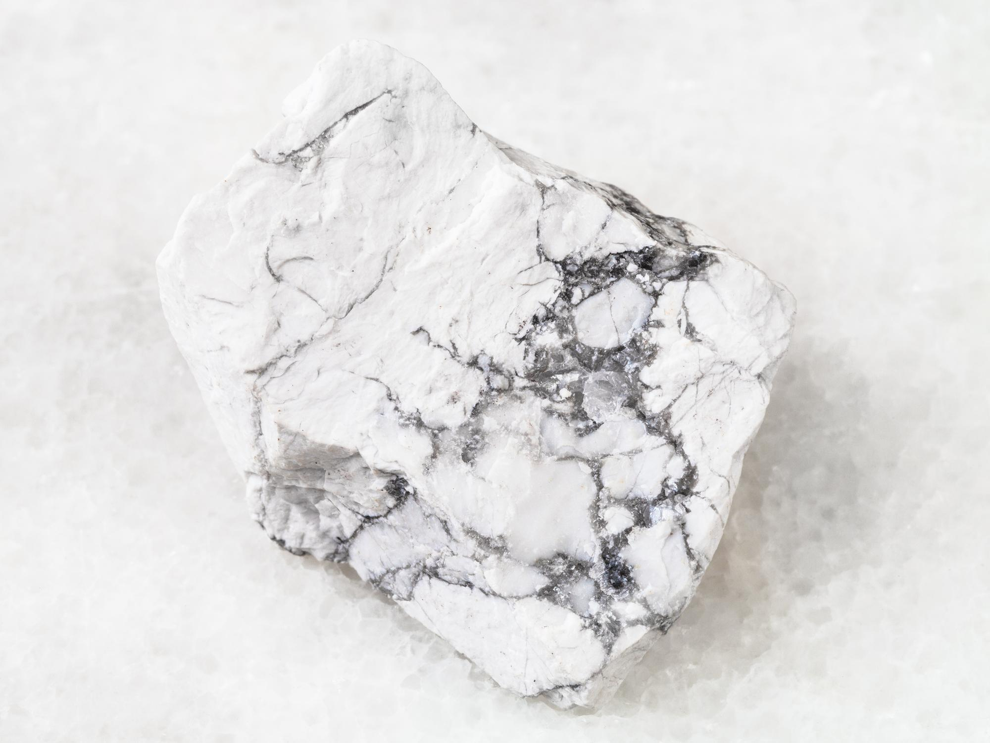 Howlite : Origines, Propriétés et Vertus des Bracelets en Howlite 32532
