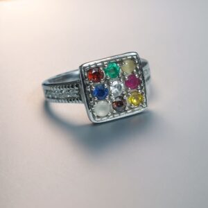 Bague sertie de 9 pierres précieuses - Ennéalis