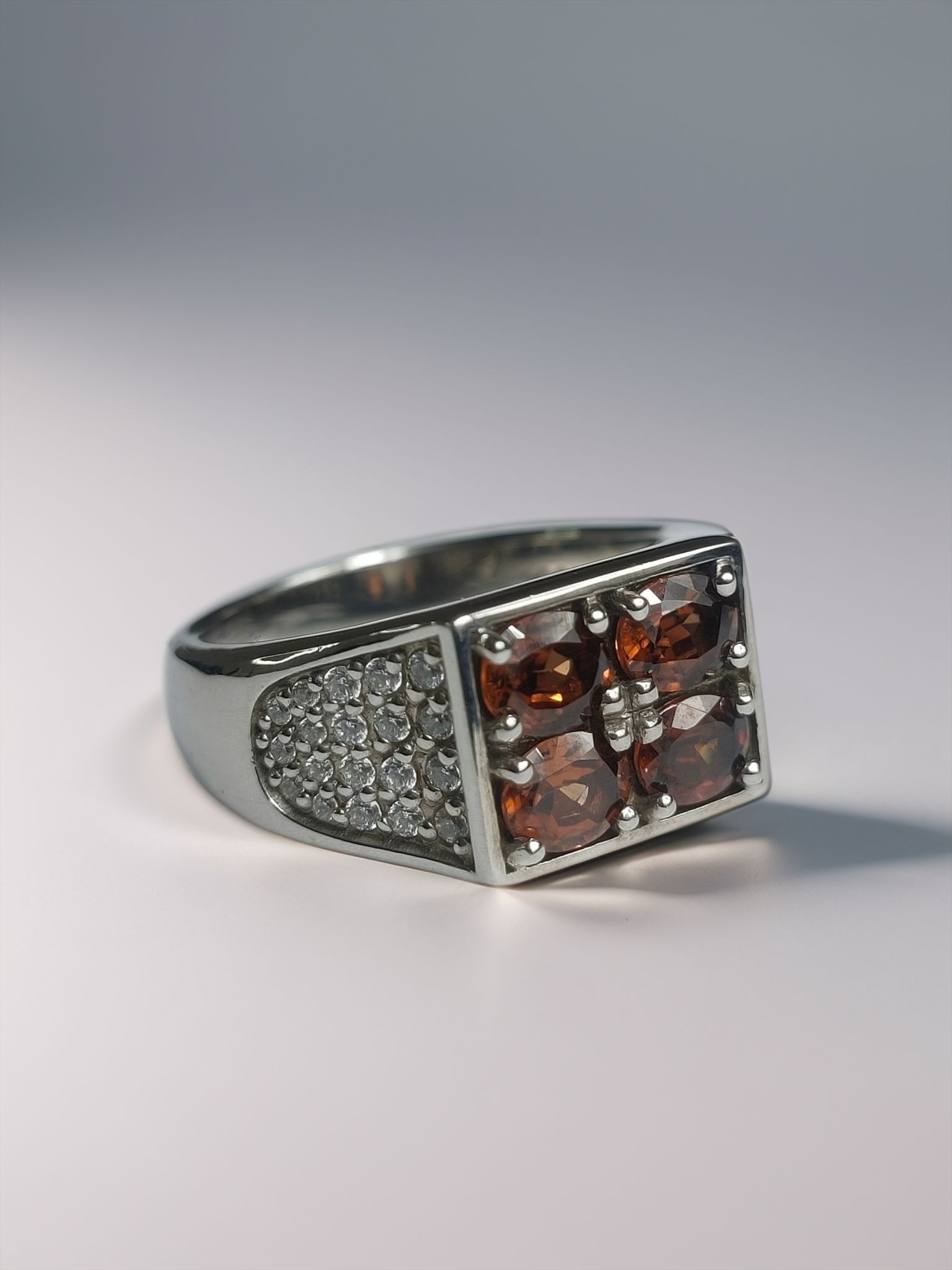 Accueil Chevaliere ardentia grenats 1