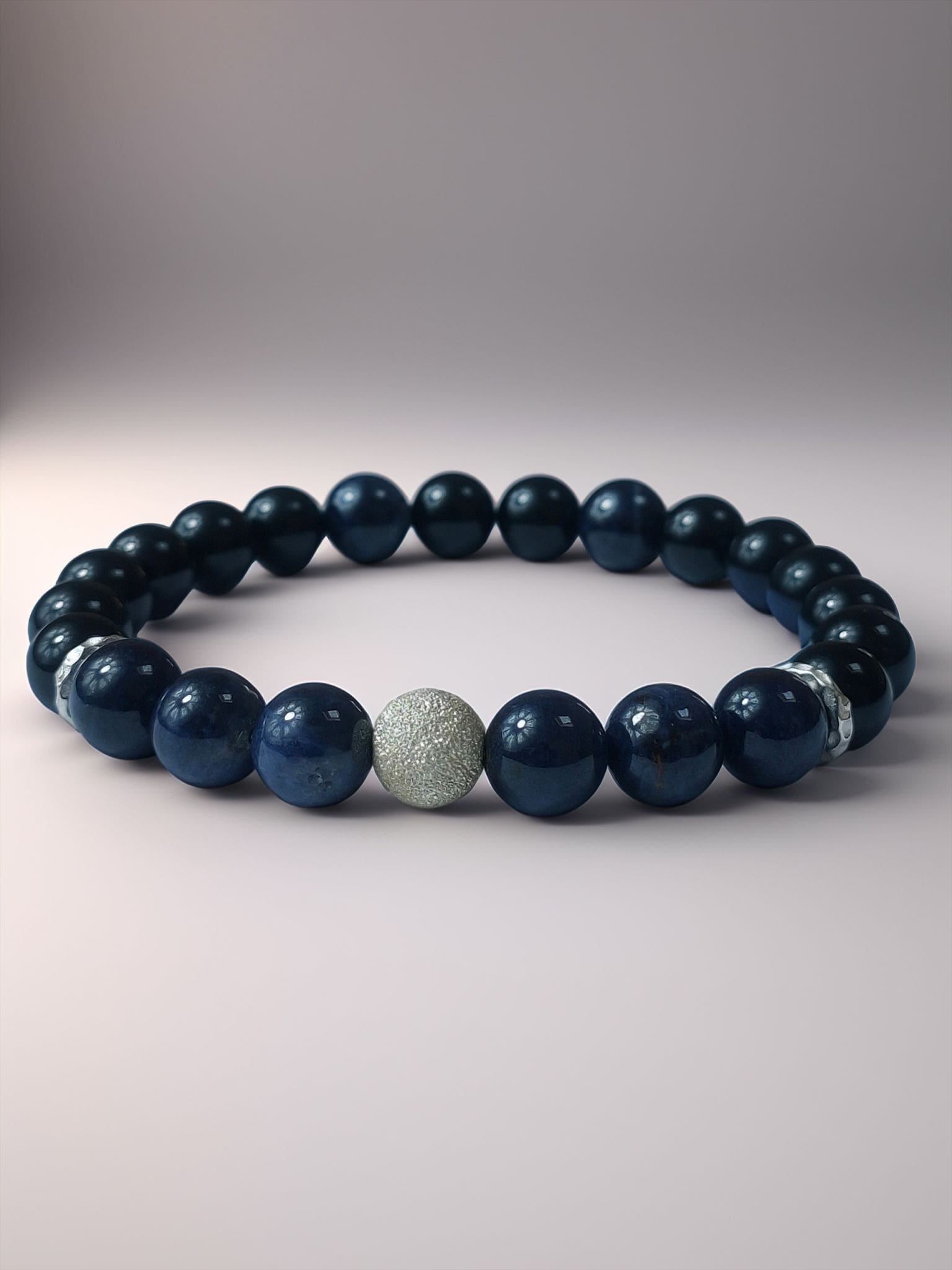 Le Souffle du Diamant : Les Rois du Vide et de la Pierre Noctua Sapphirus Saphire bracelet 2 min