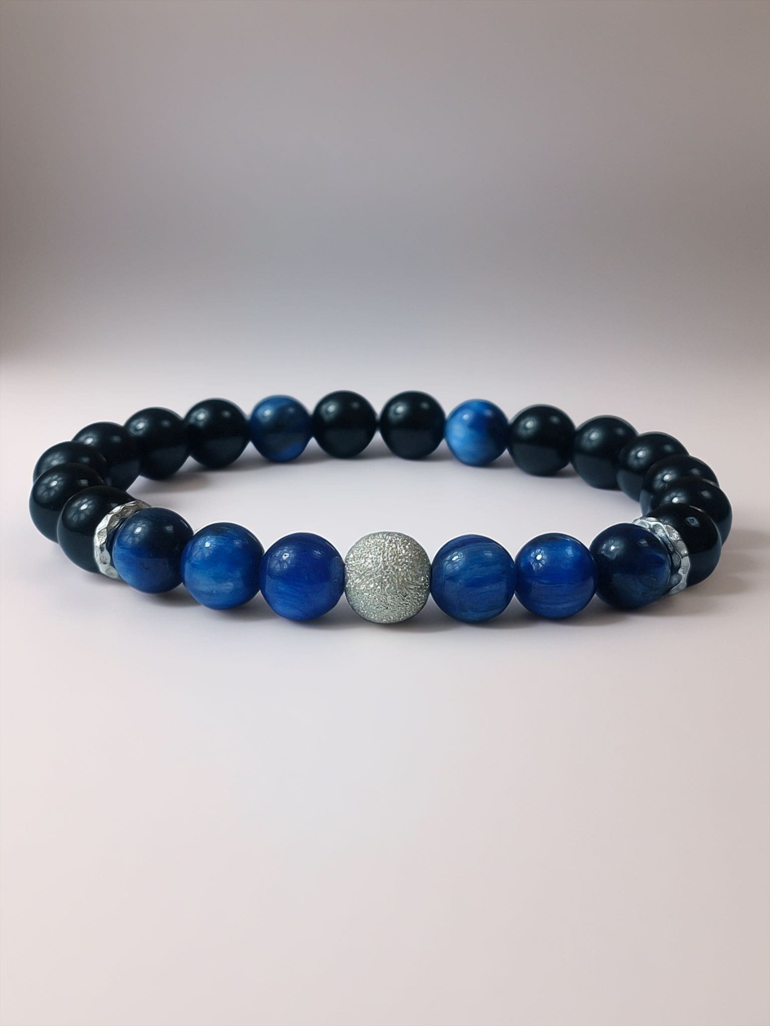 Le Souffle du Diamant : Les Rois du Vide et de la Pierre Noctua Vibratio Cyanite Bleue bracelet 2 min