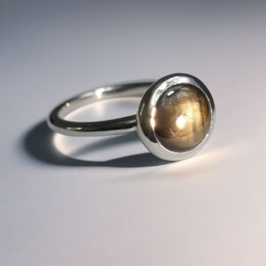 Bague sertie d'un Saphir etoilé - Astris