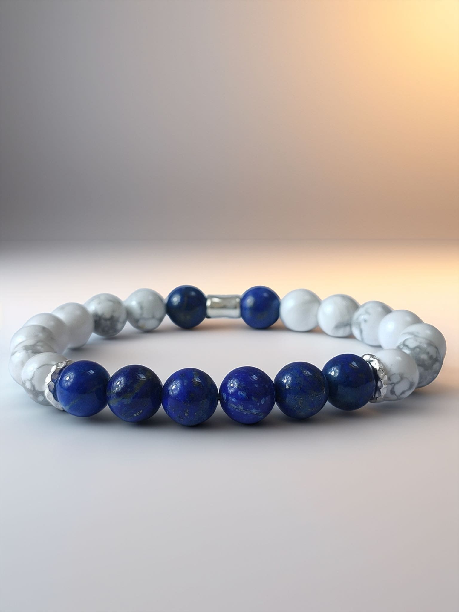 Le Souffle du Diamant : Les Rois du Vide et de la Pierre bracelet diurna lazulia lapis lazuli howlite 1 min